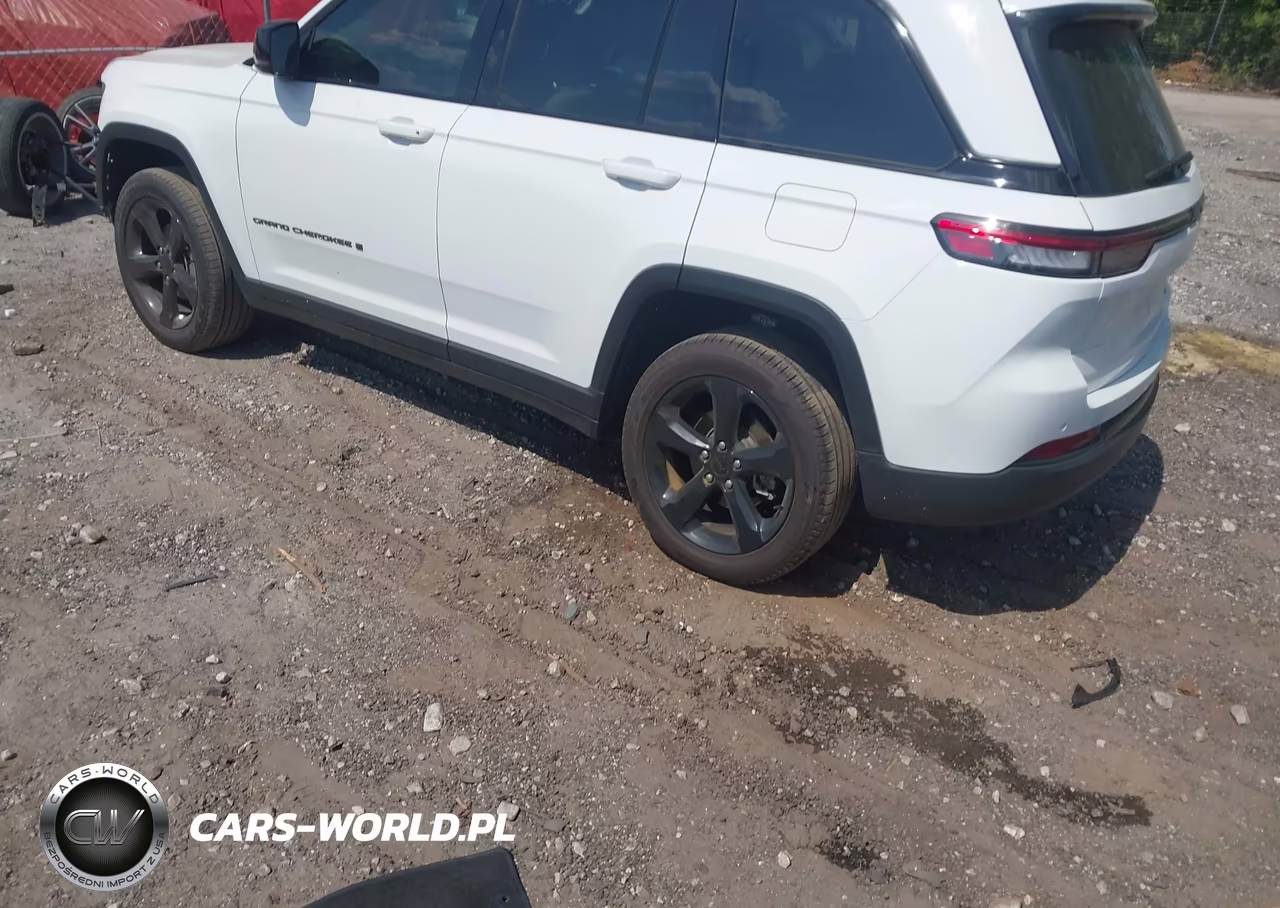 2025 Jeep Grand Cherokee Limited 4X2 VIN:1C4RJGBG5SC315059 - 3