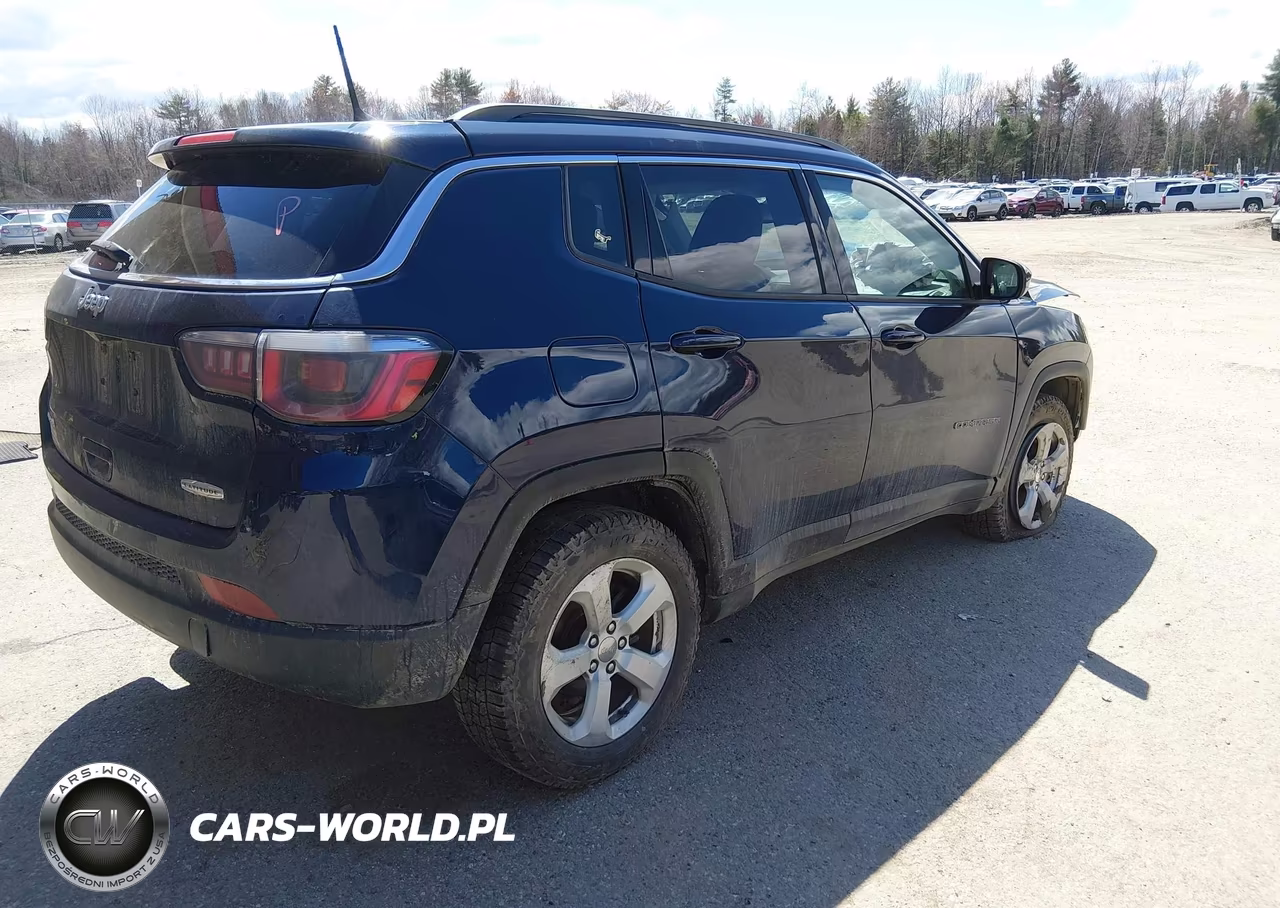 2018 Jeep Compass Latitude 4X4 VIN:3C4NJDBB4JT144776 - 4