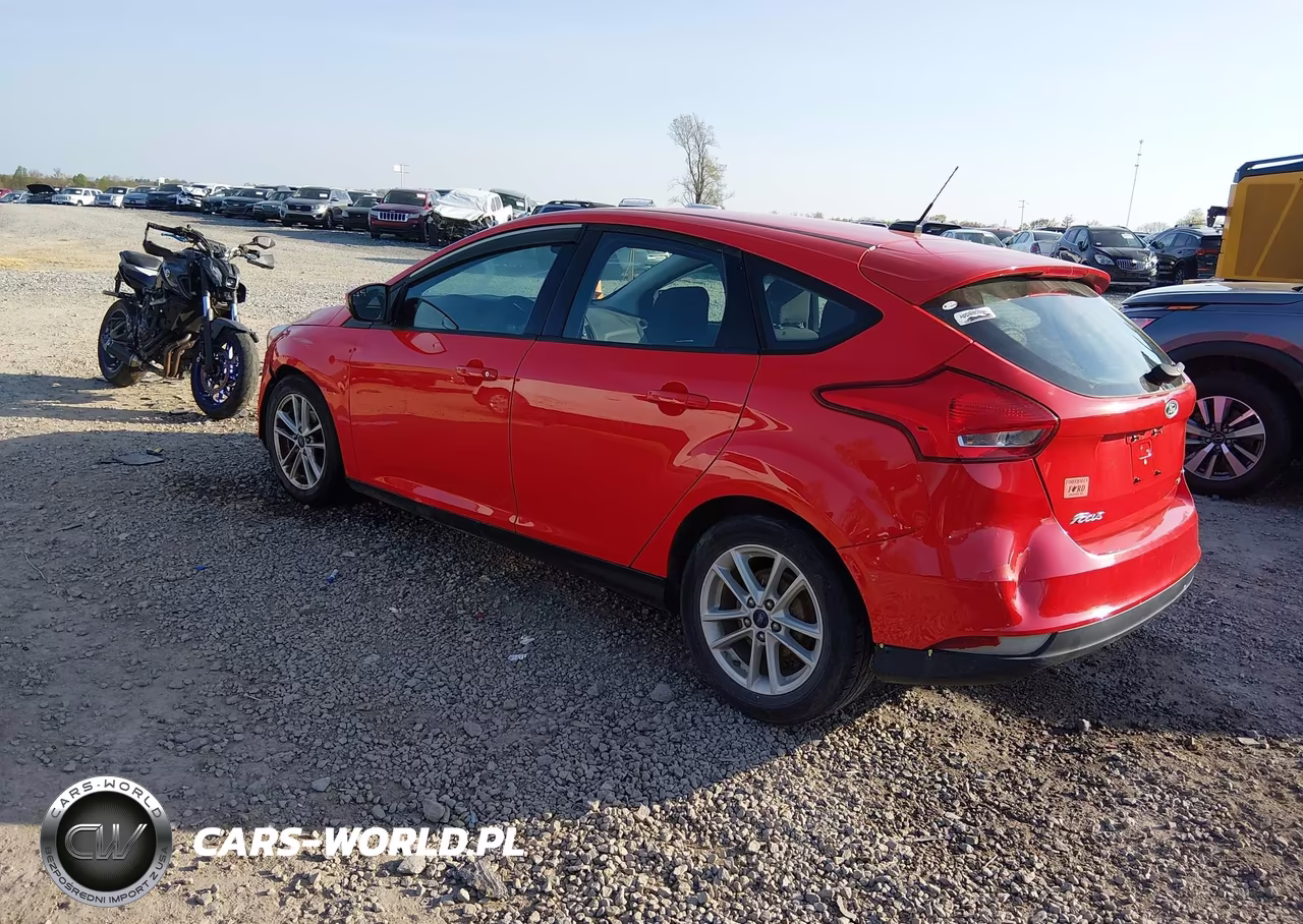 2017 Ford Focus Se VIN:1FADP3K23HL225915 - 3