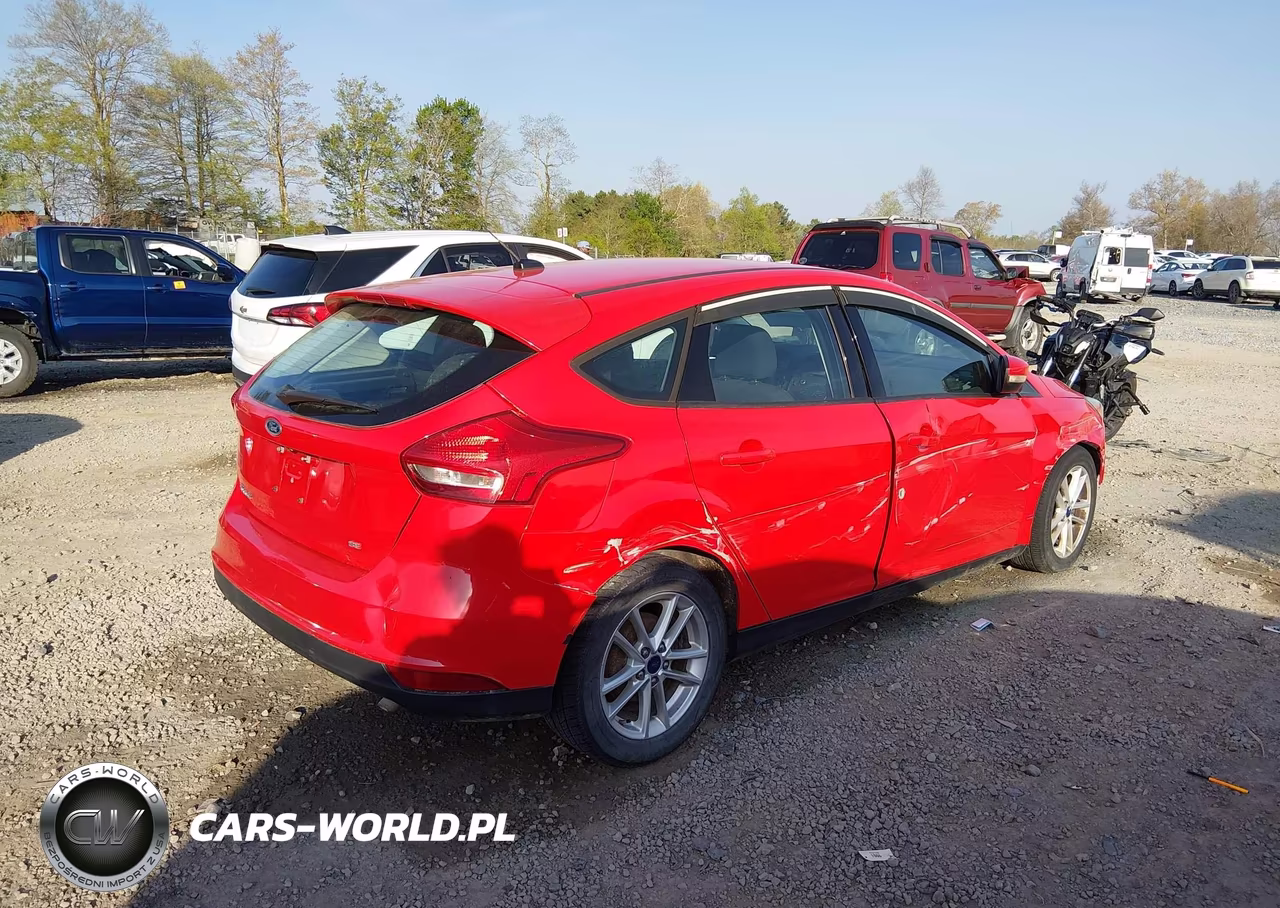 2017 Ford Focus Se VIN:1FADP3K23HL225915 - 4