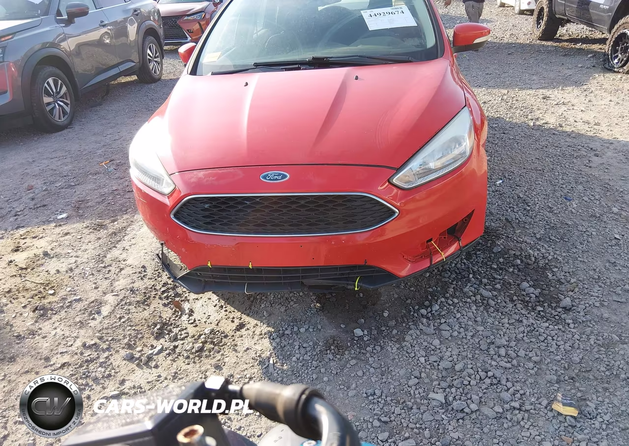 2017 Ford Focus Se VIN:1FADP3K23HL225915 - 6