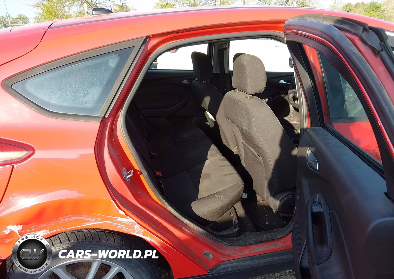 2017 Ford Focus Se VIN:1FADP3K23HL225915 - 8