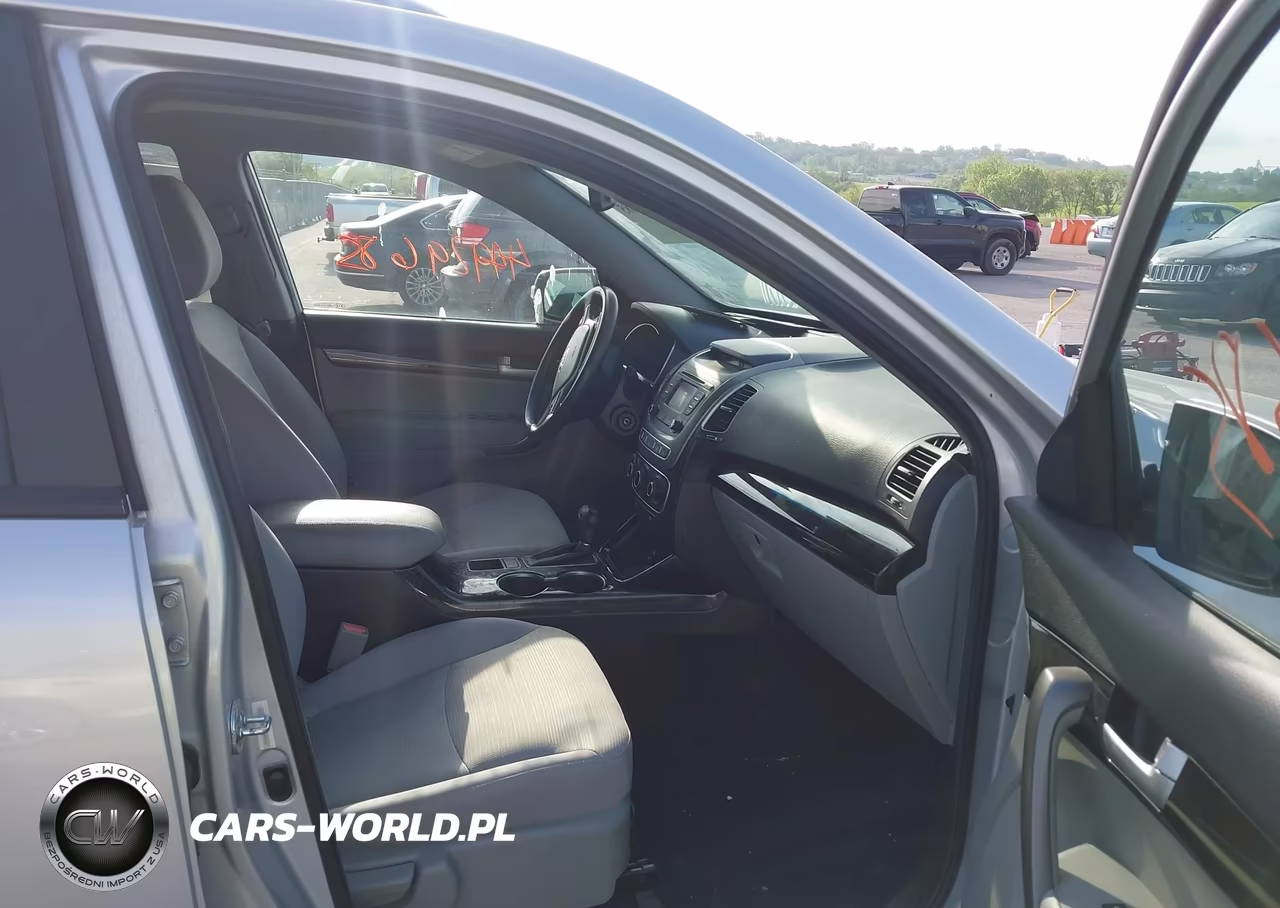 2015 Kia Sorento Lx VIN:5XYKT3A65FG587609 - 5