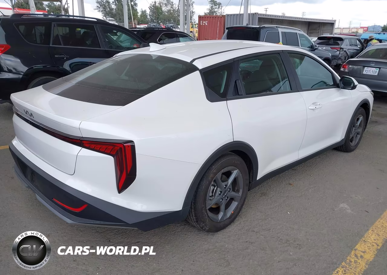 2025 Kia K4 Lxs VIN:3KPFT4DE2SE193468 - 4