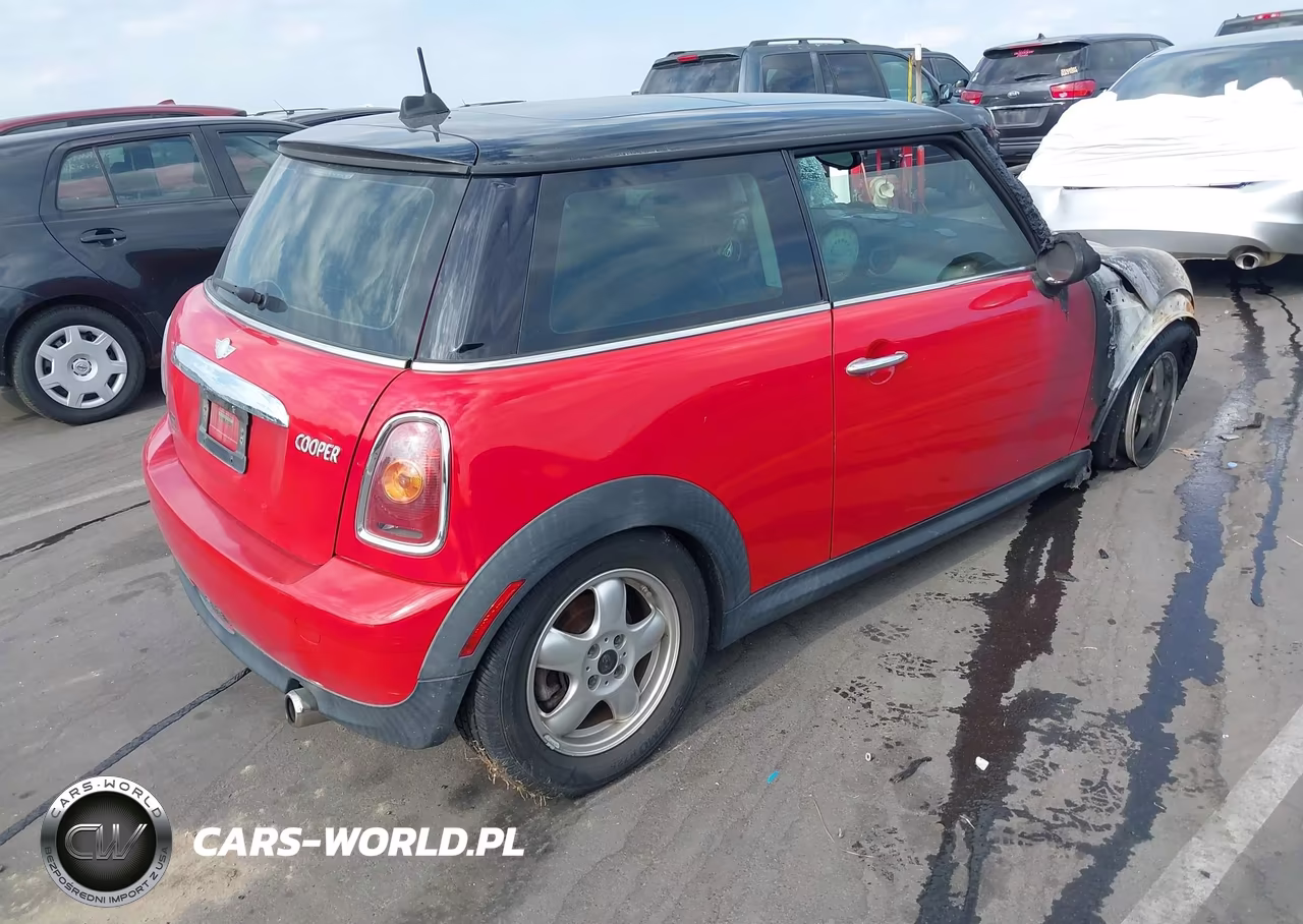 2008 Mini Cooper VIN:WMWMF33538TT65143 - 4