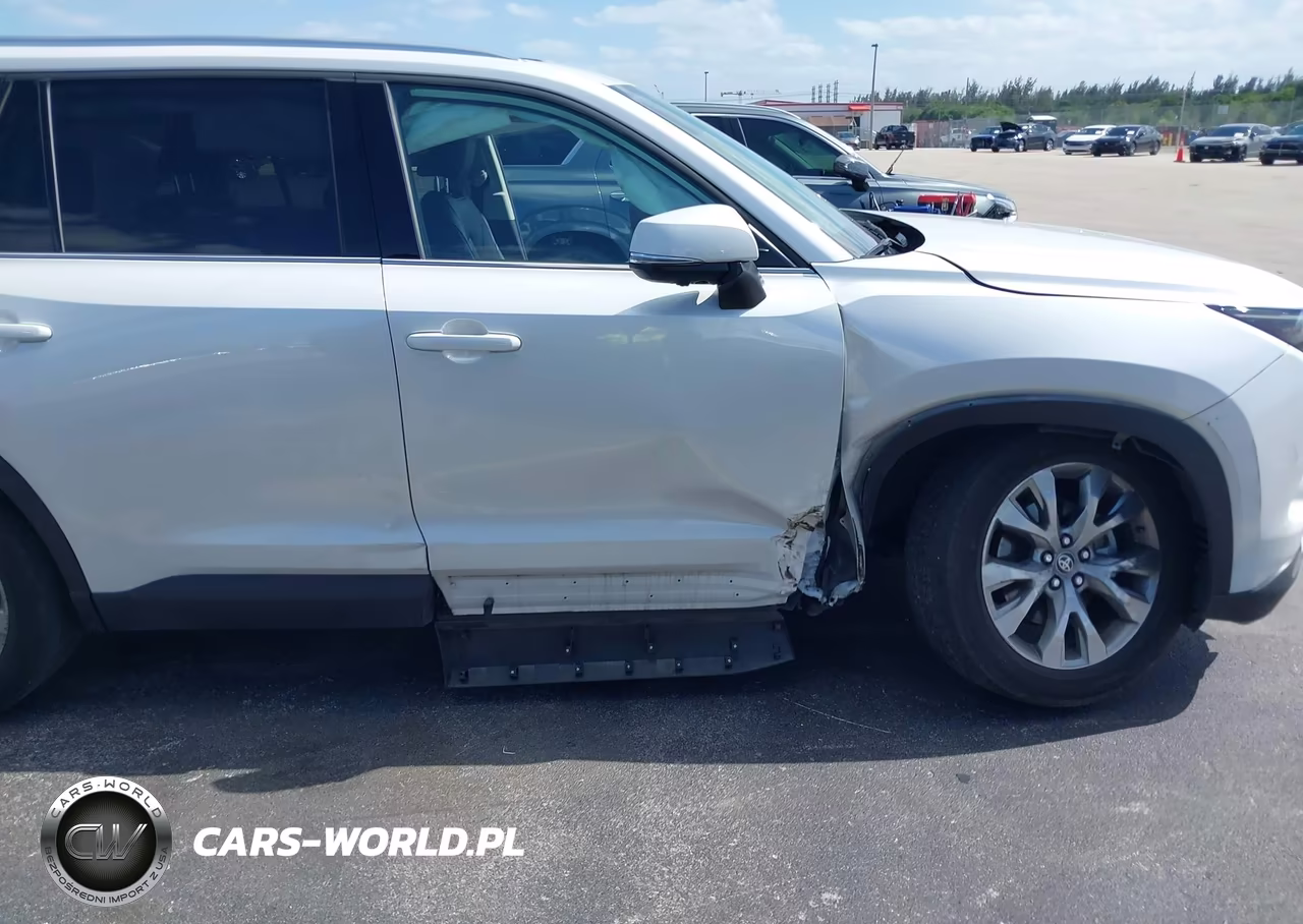 2025 Toyota Grand Highlander Limited VIN:5TDAAAA53SS020261 - 6
