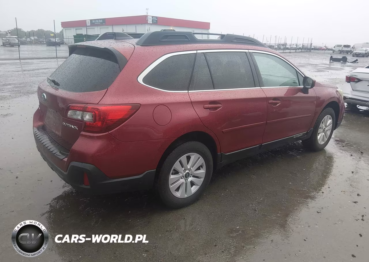2018 Subaru Outback 2.5I Premium VIN:4S4BSACC5J3356423 - 4