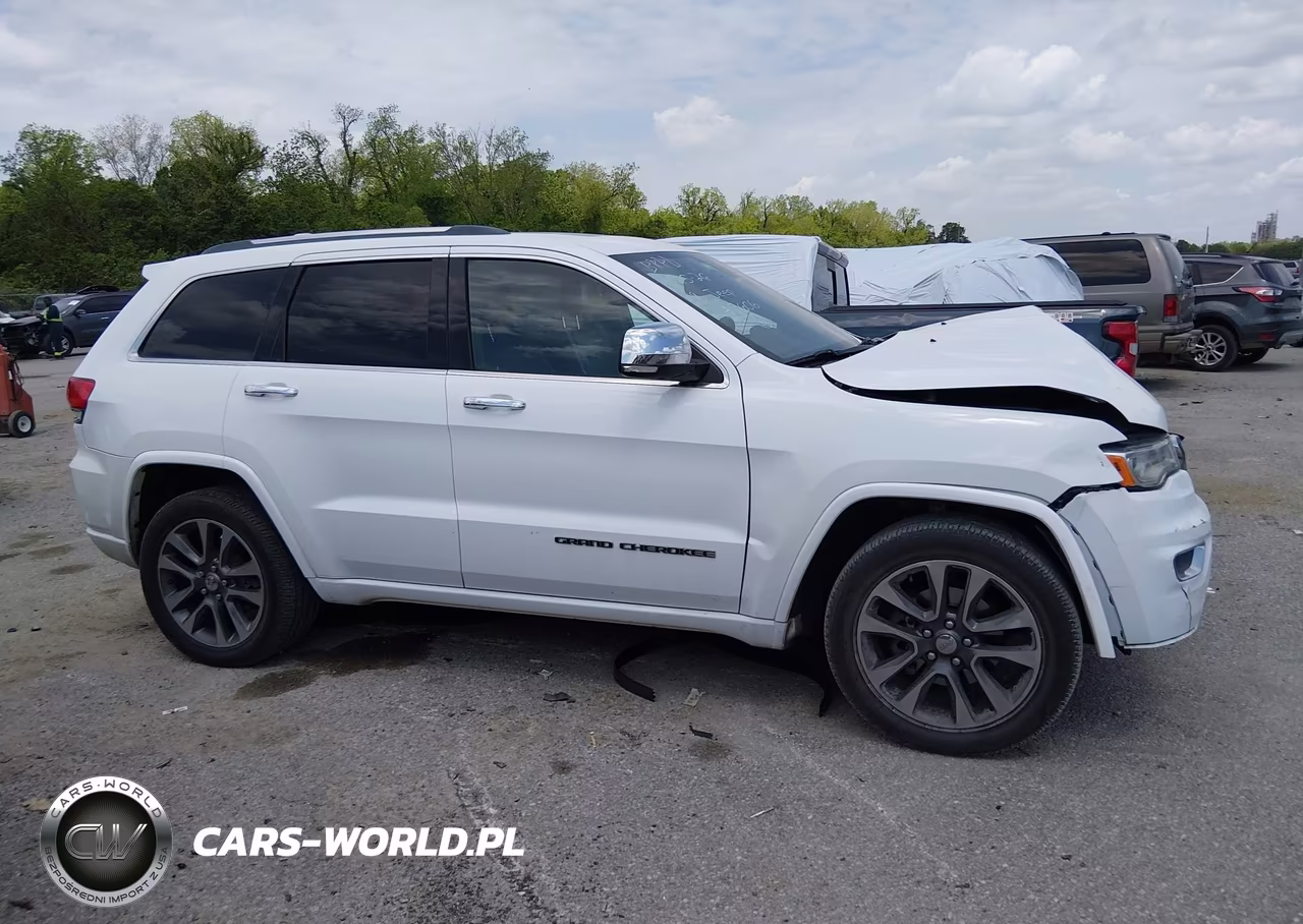 2018 Jeep Grand Cherokee Overland 4X2 VIN:1C4RJECG8JC149606 - 14