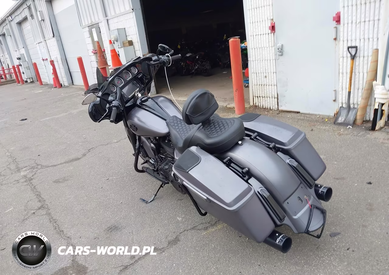 2016 Harley-Davidson Flhxs Street Glide Special VIN:1HD1KRM16GB617728 - 3