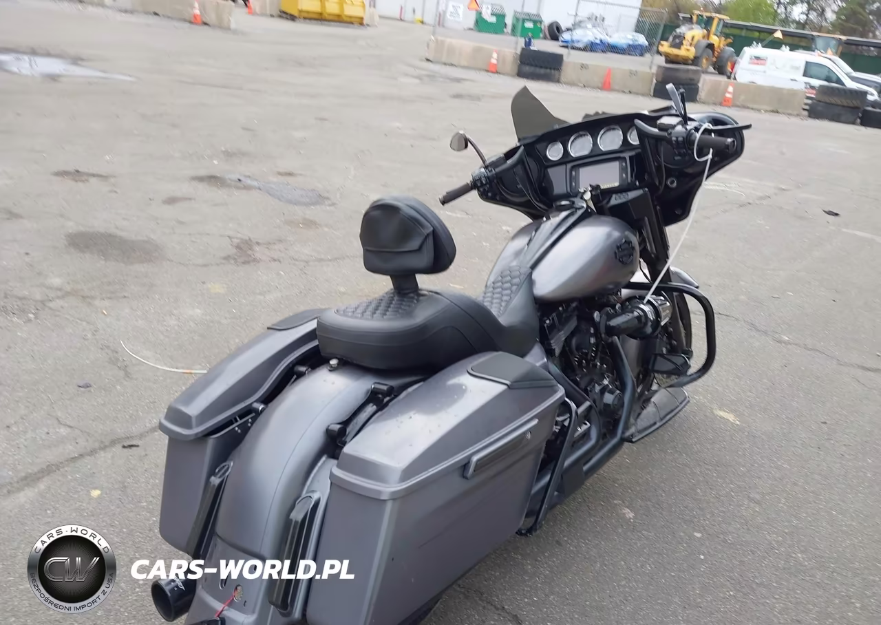 2016 Harley-Davidson Flhxs Street Glide Special VIN:1HD1KRM16GB617728 - 4