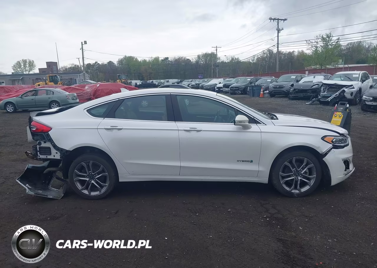 2019 Ford Fusion Hybrid Titanium VIN:3FA6P0RU9KR212786 - 13