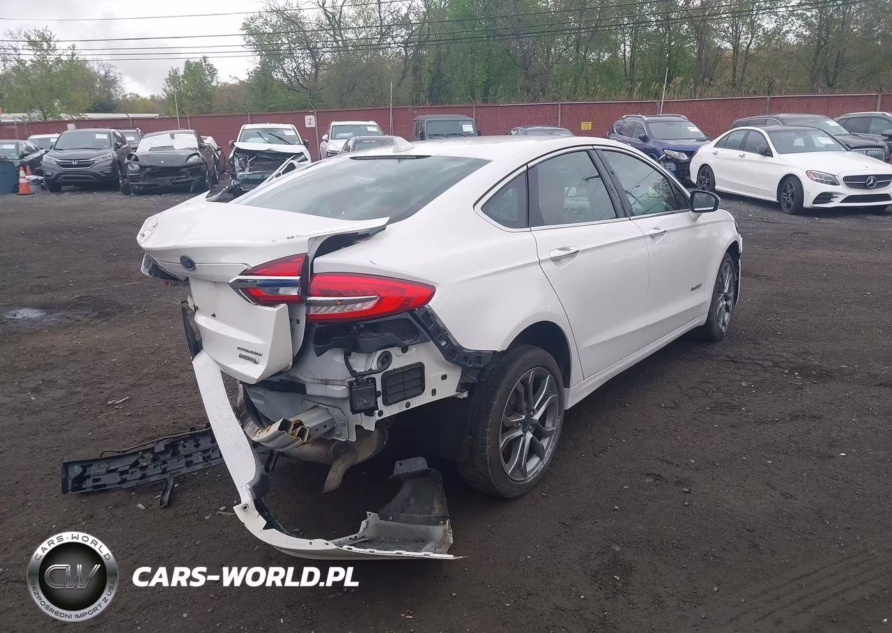 2019 Ford Fusion Hybrid Titanium VIN:3FA6P0RU9KR212786 - 17
