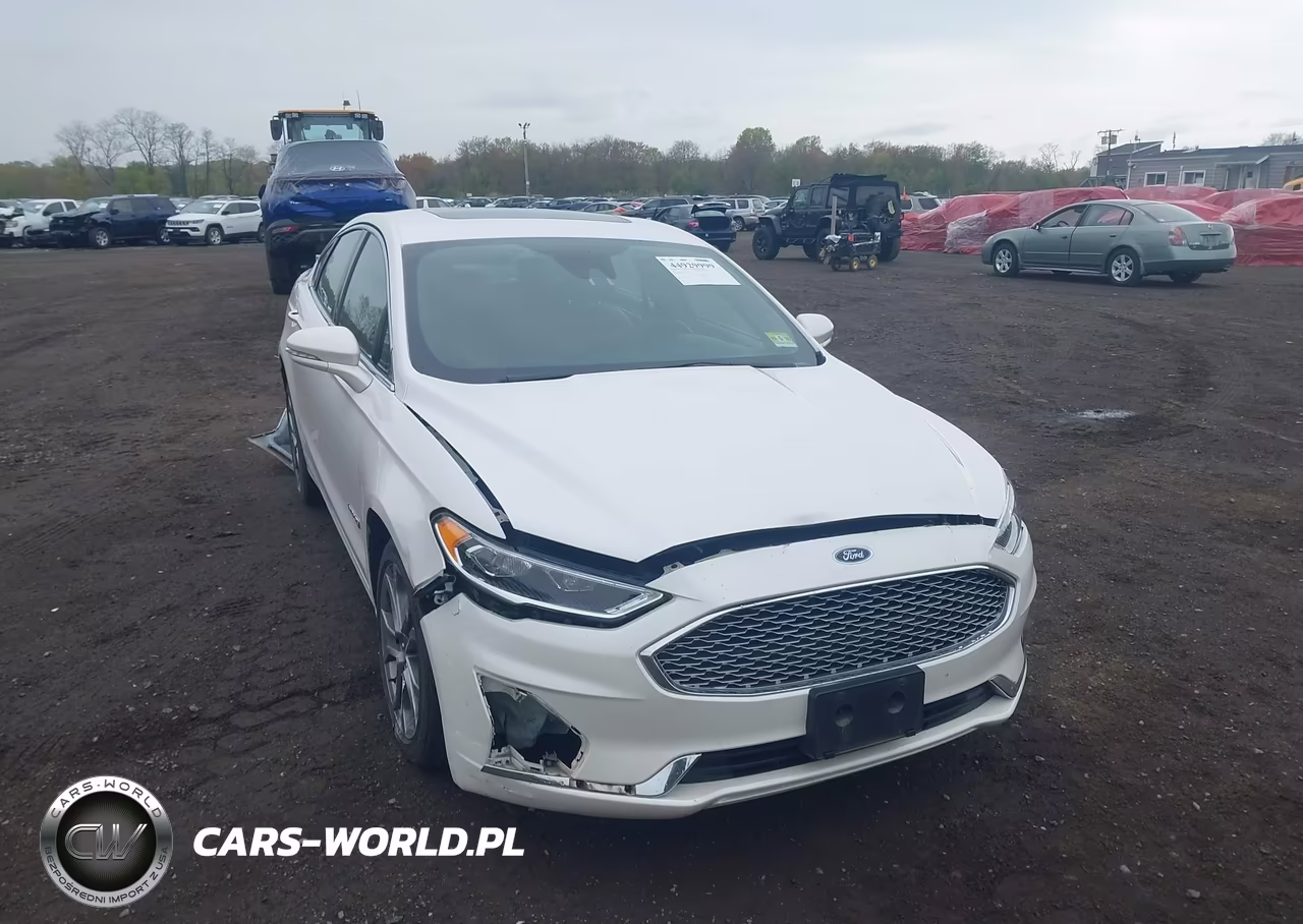 2019 Ford Fusion Hybrid Titanium VIN:3FA6P0RU9KR212786 - 18