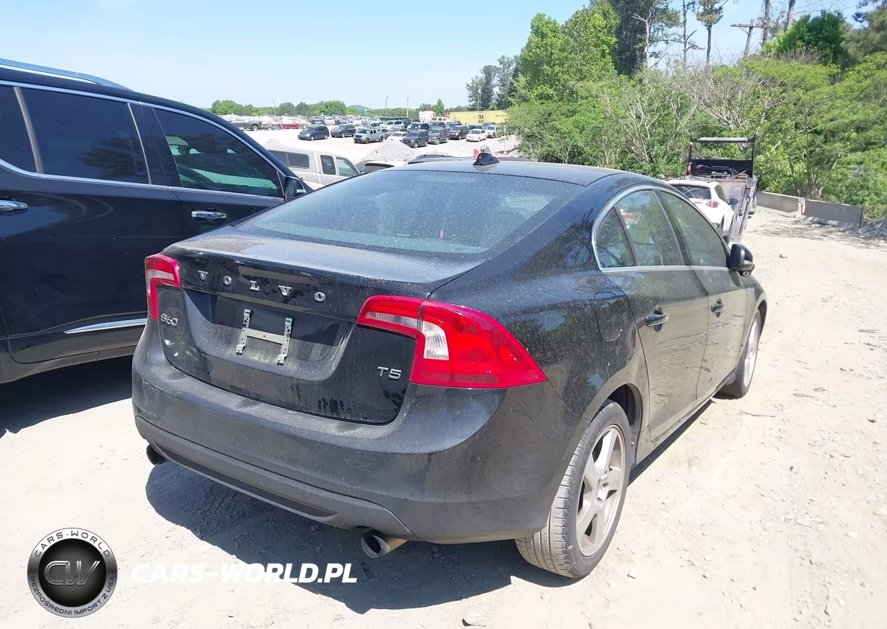 2013 Volvo S60 T5 VIN:YV1612FS8D2233592 - 4