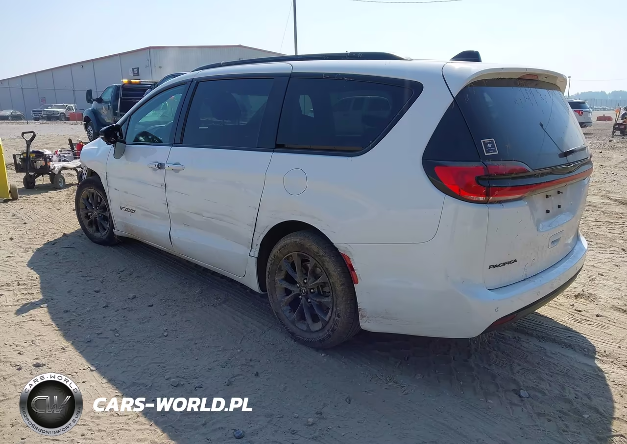 2025 Chrysler Pacifica Select VIN:2C4RC1BG0SR604848 - 3