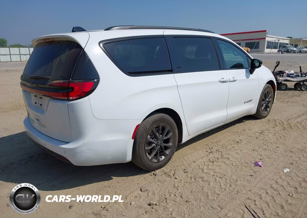 2025 Chrysler Pacifica Select VIN:2C4RC1BG0SR604848 - 4
