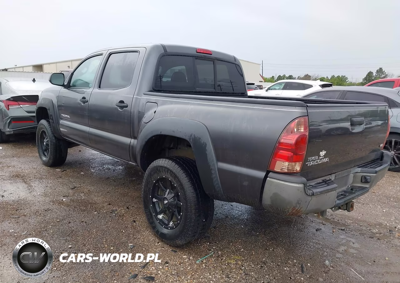 2014 Toyota Tacoma Base V6 VIN:3TMLU4EN3EM156180 - 3