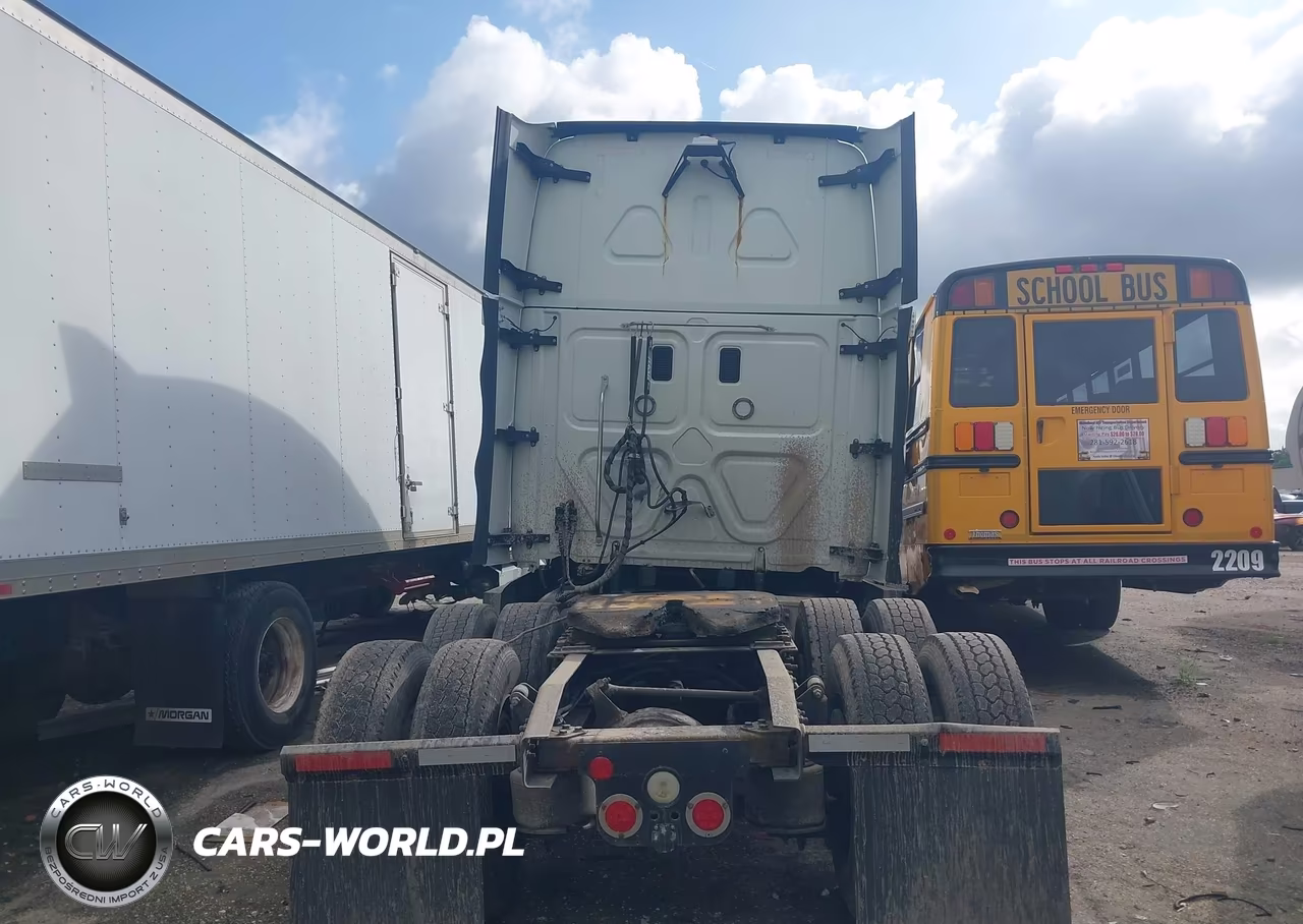 2016 Freightliner Cascadia 125 VIN:3AKJGLD51GSGU7359 - 17