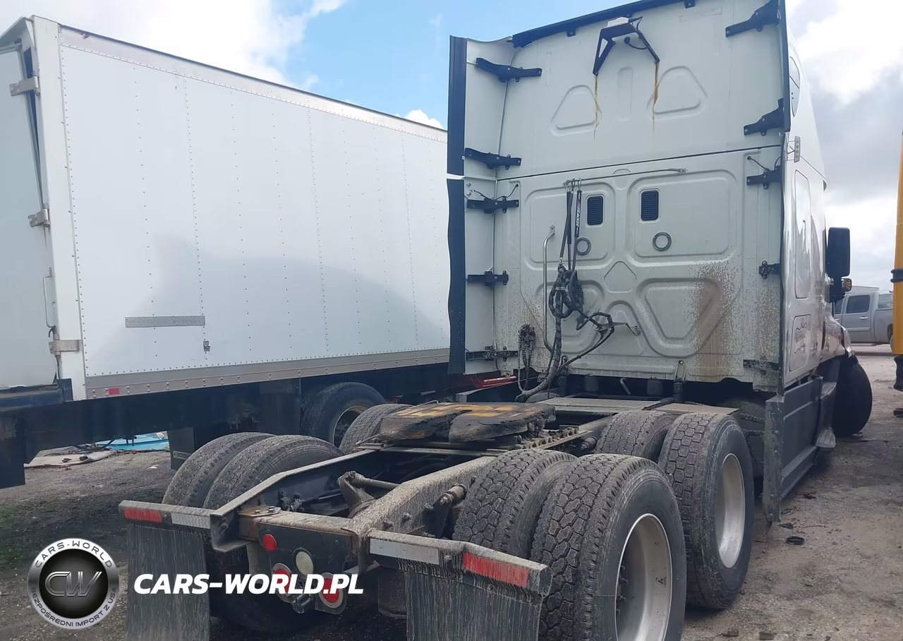 2016 Freightliner Cascadia 125 VIN:3AKJGLD51GSGU7359 - 4