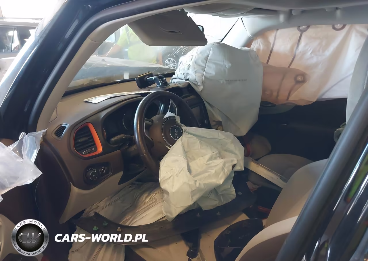 2015 Jeep Renegade Latitude VIN:ZACCJBBTXFPB89952 - 5