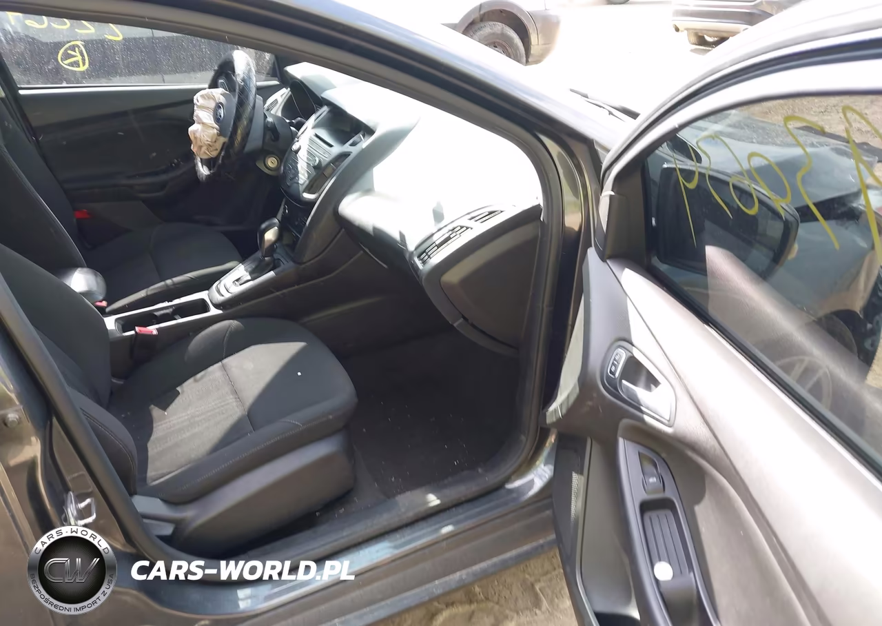 2017 Ford Focus Se VIN:1FADP3K20HL222647 - 5