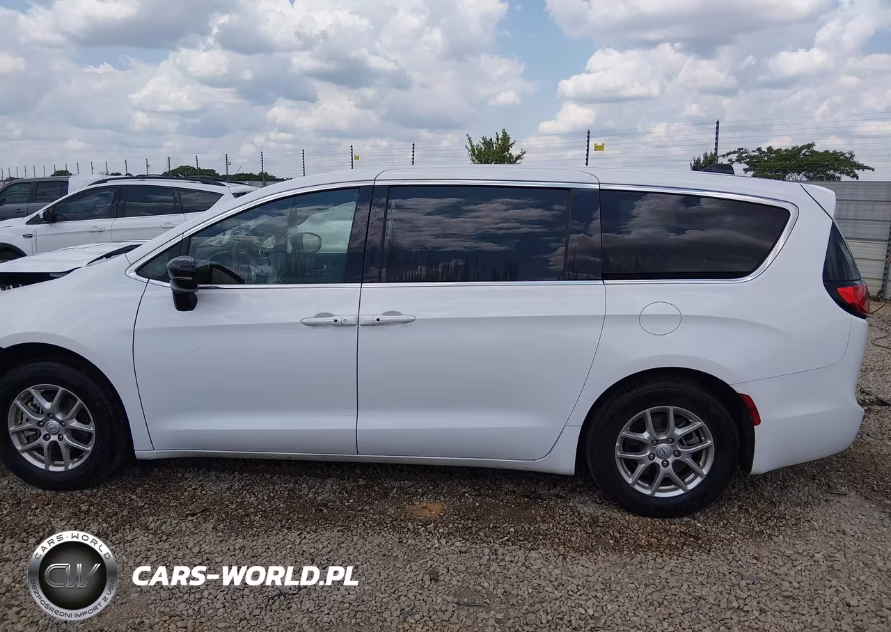 2025 Chrysler Pacifica Select VIN:2C4RC1BG7SR597767 - 15