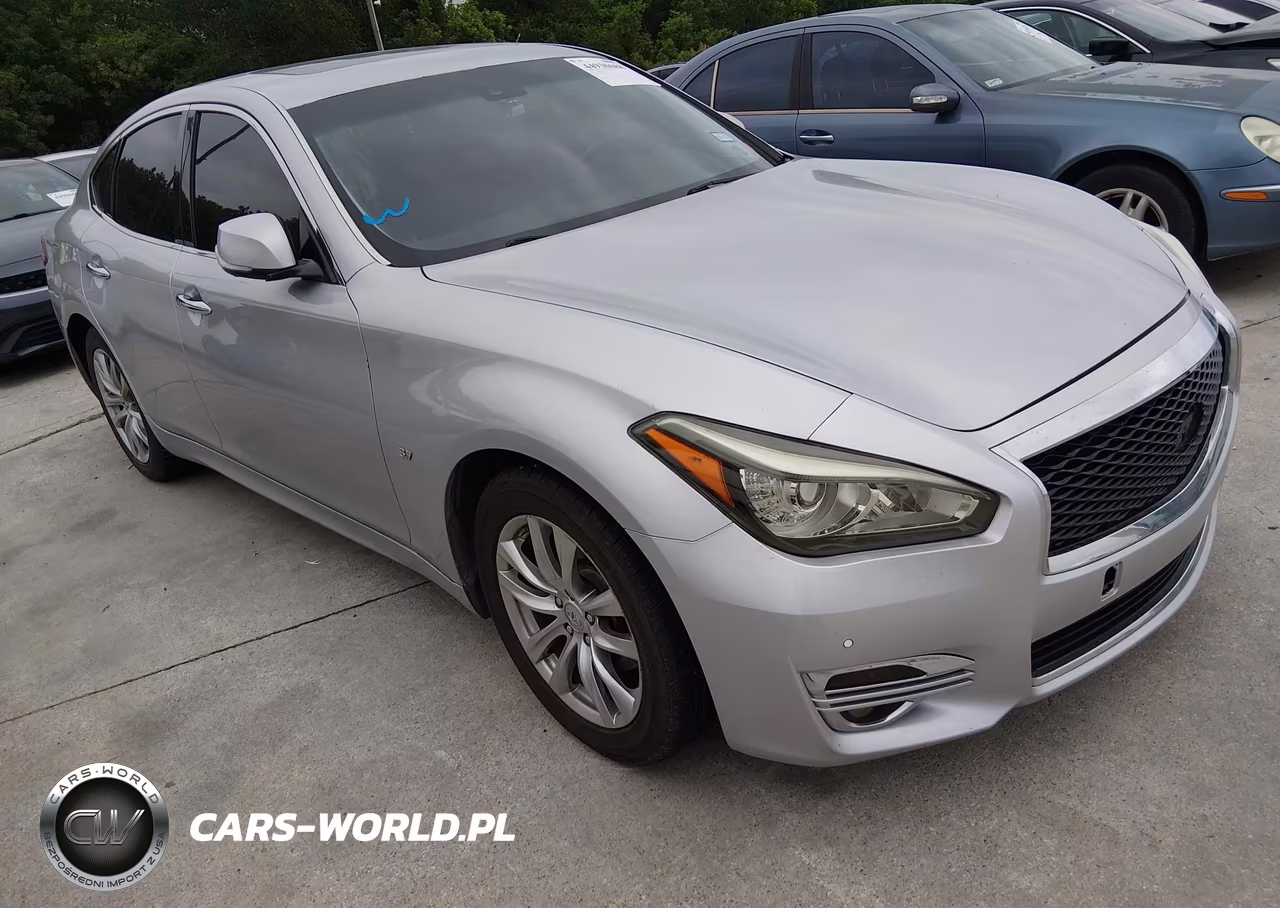 2017 Infiniti Q70 3.7