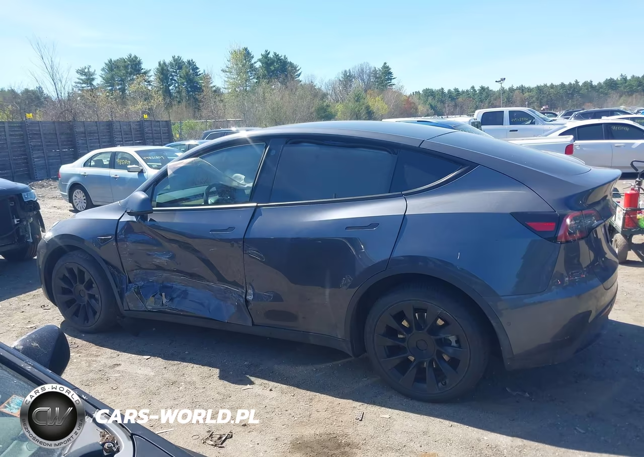 2022 Tesla Model Y Long Range Dual Motor All-Wheel Drive VIN:7SAYGDEE5NA009067 - 14
