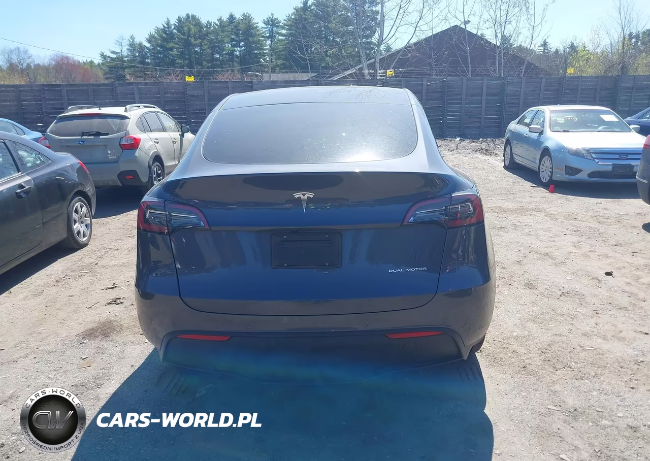 2022 Tesla Model Y Long Range Dual Motor All-Wheel Drive VIN:7SAYGDEE5NA009067 - 16