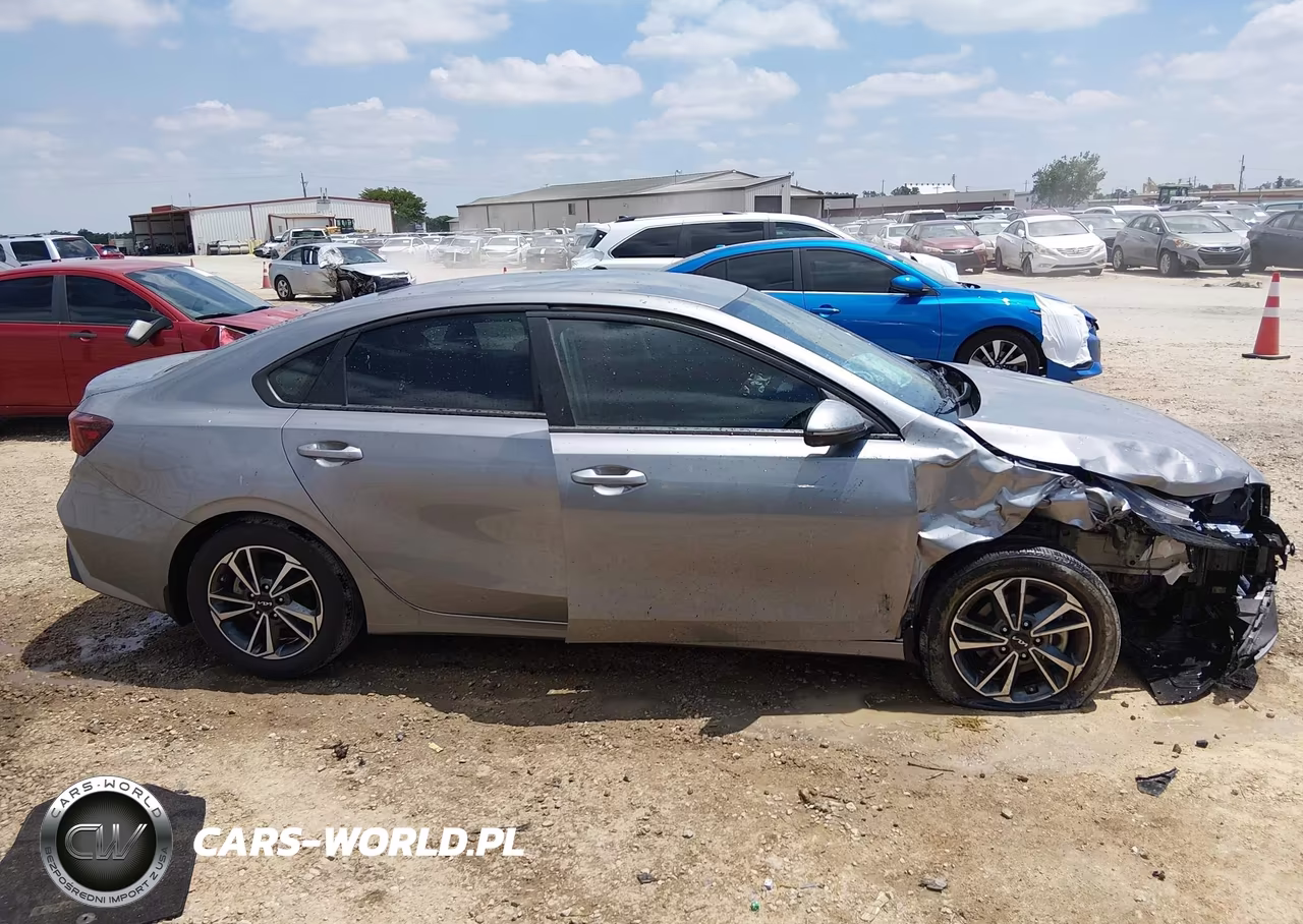 2023 Kia Forte Lxs VIN:3KPF24ADXPE632129 - 13