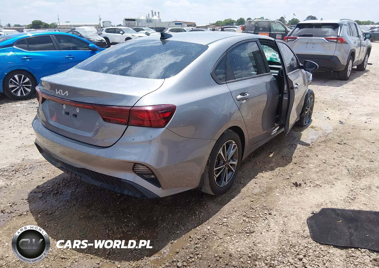 2023 Kia Forte Lxs VIN:3KPF24ADXPE632129 - 4