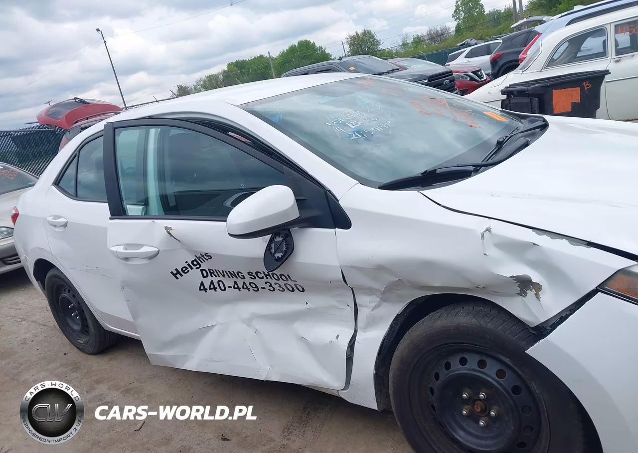 2016 Toyota Corolla Le VIN:5YFBURHE6GP413557 - 13