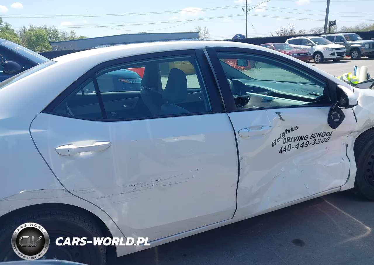 2016 Toyota Corolla Le VIN:5YFBURHE6GP413557 - 17