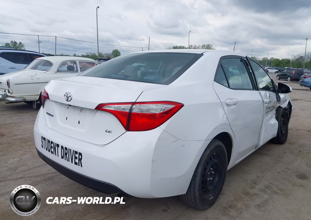2016 Toyota Corolla Le VIN:5YFBURHE6GP413557 - 4