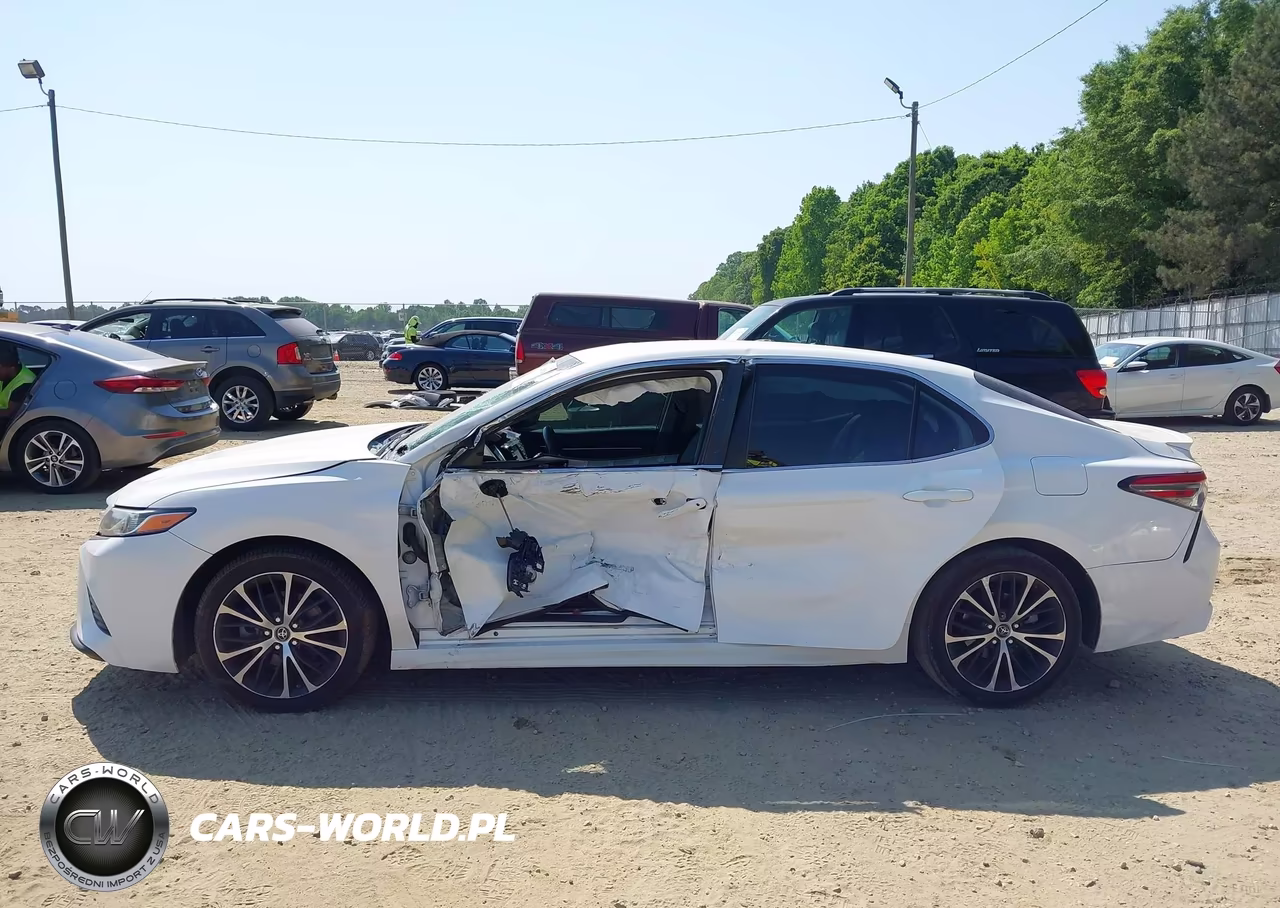 2018 Toyota Camry Se VIN:4T1B11HK8JU597051 - 14