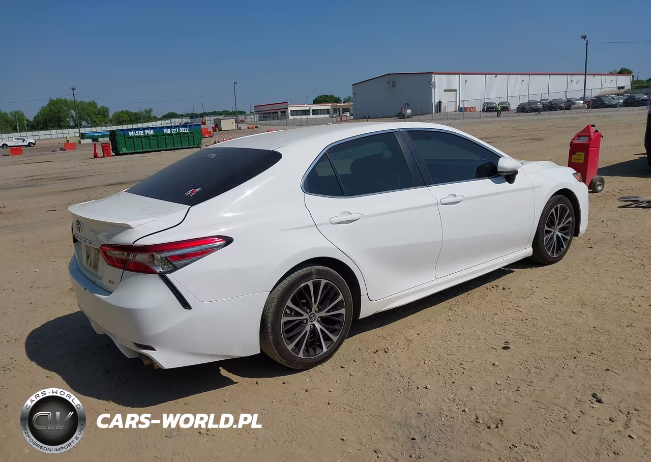 2018 Toyota Camry Se VIN:4T1B11HK8JU597051 - 4