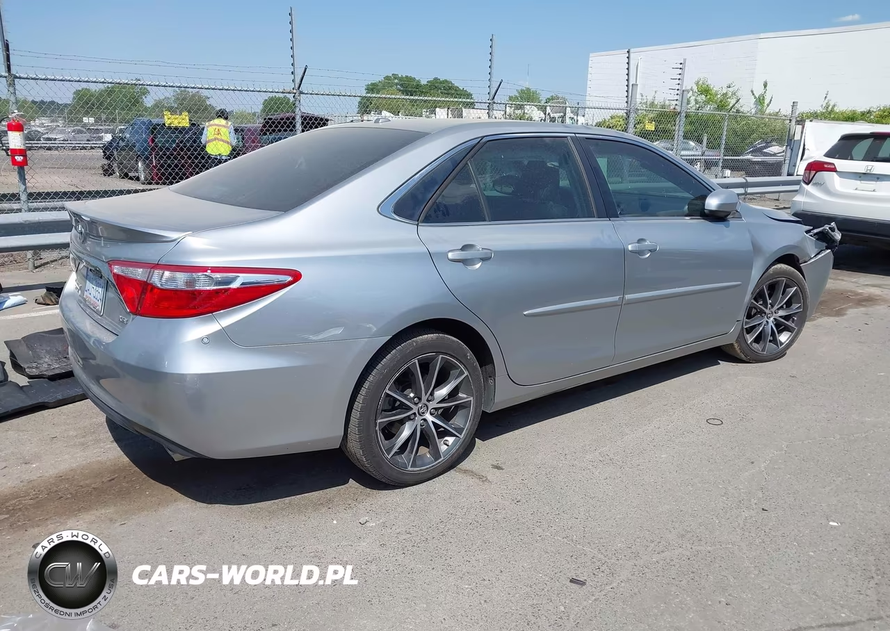 2015 Toyota Camry Xse VIN:4T1BF1FK1FU047976 - 4