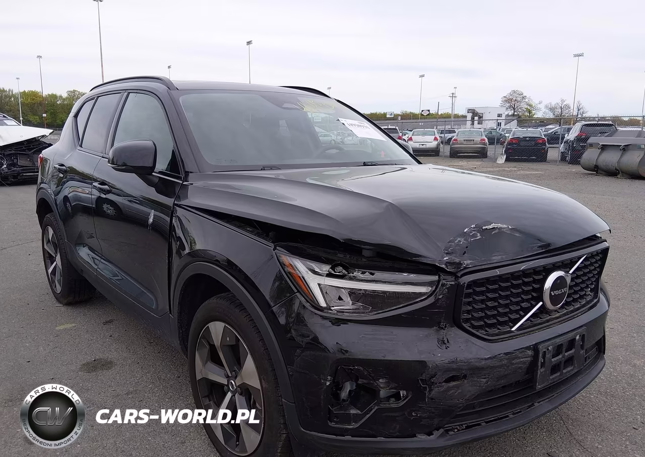 2024 Volvo Xc40 B5 Core Dark Theme