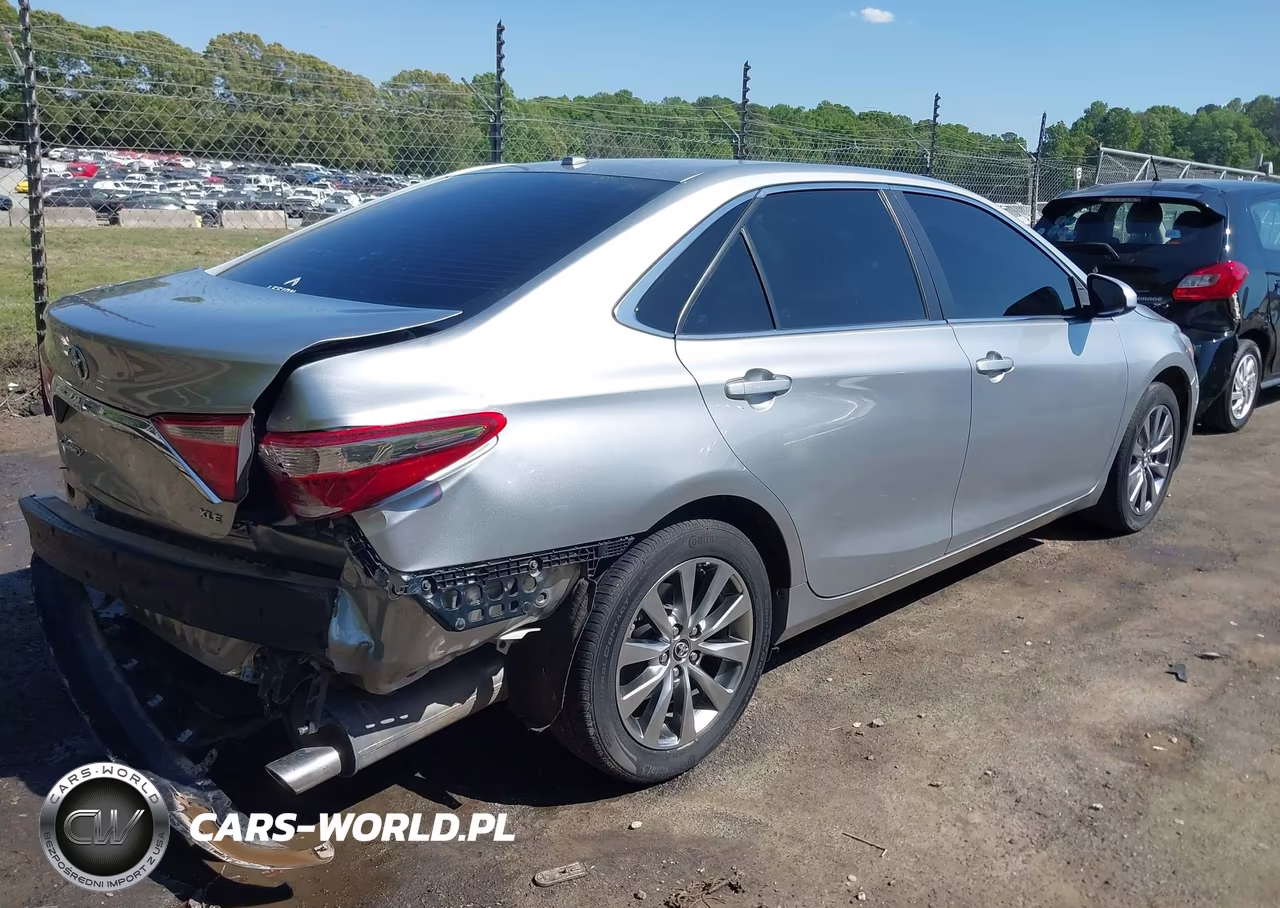 2016 Toyota Camry Xle VIN:4T1BF1FK3GU154528 - 4