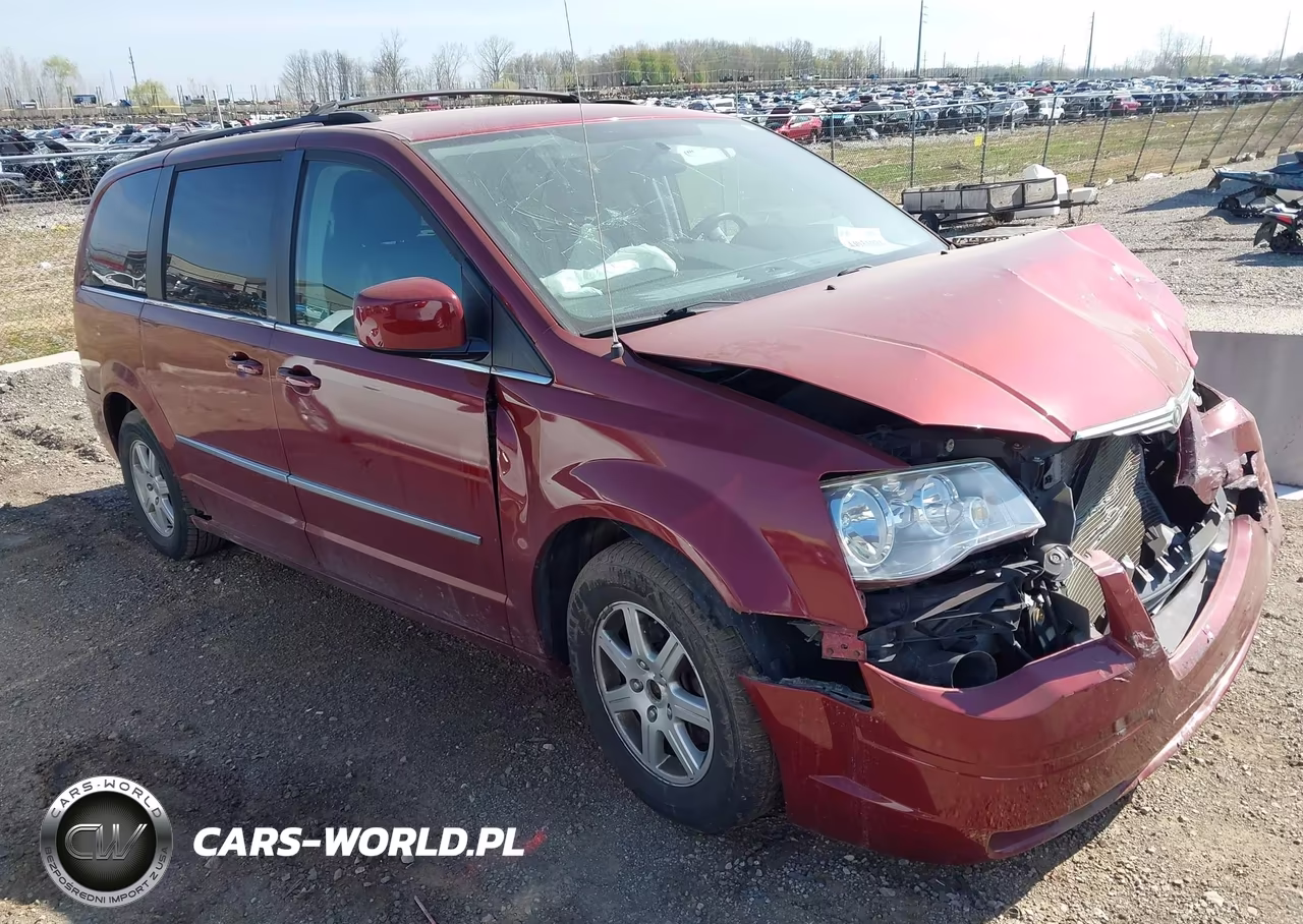2010 Chrysler Town & Country Touring Plus – zdjęcie 1 z 18