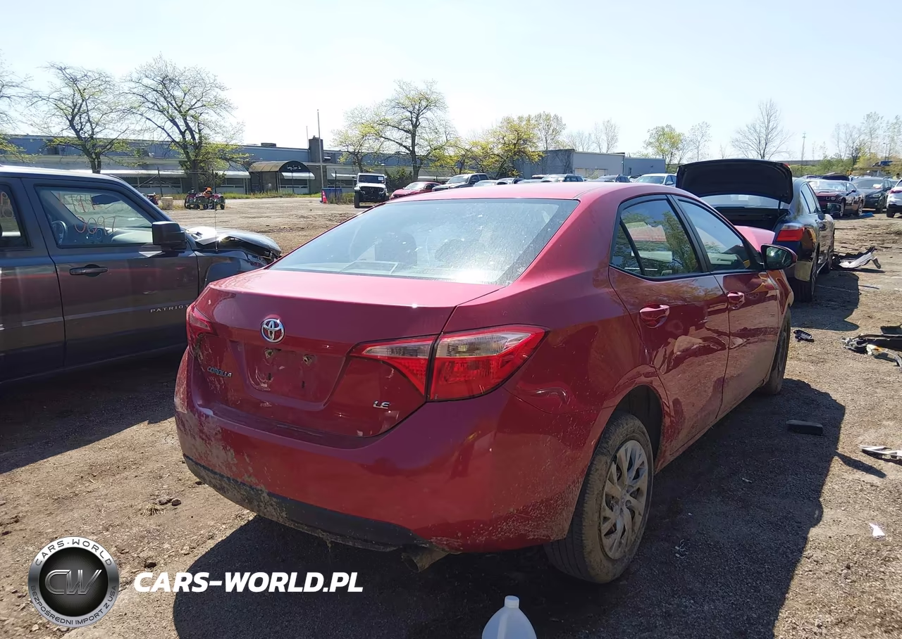 2018 Toyota Corolla Le VIN:2T1BURHEXJC068931 - 4