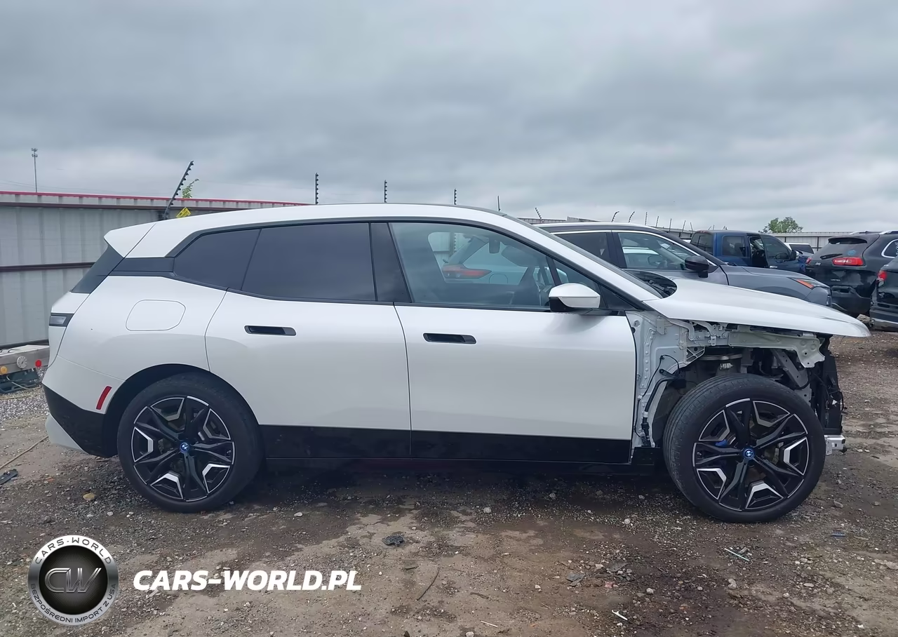 2025 BMW Ix xDrive50 VIN:WB523CF09SCU70646 - 13