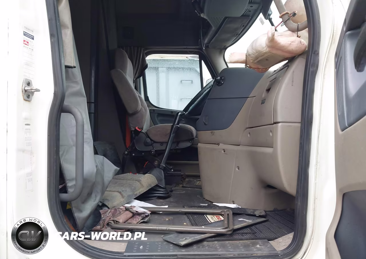 2017 Freightliner Cascadia 113 VIN:3AKJGHDV7HSHR2596 - 2