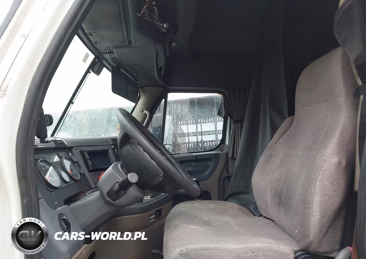 2017 Freightliner Cascadia 113 VIN:3AKJGHDV7HSHR2596 - 3