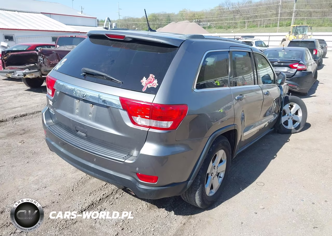 2011 Jeep Grand Cherokee Laredo VIN:1J4RR4GG5BC737276 - 4
