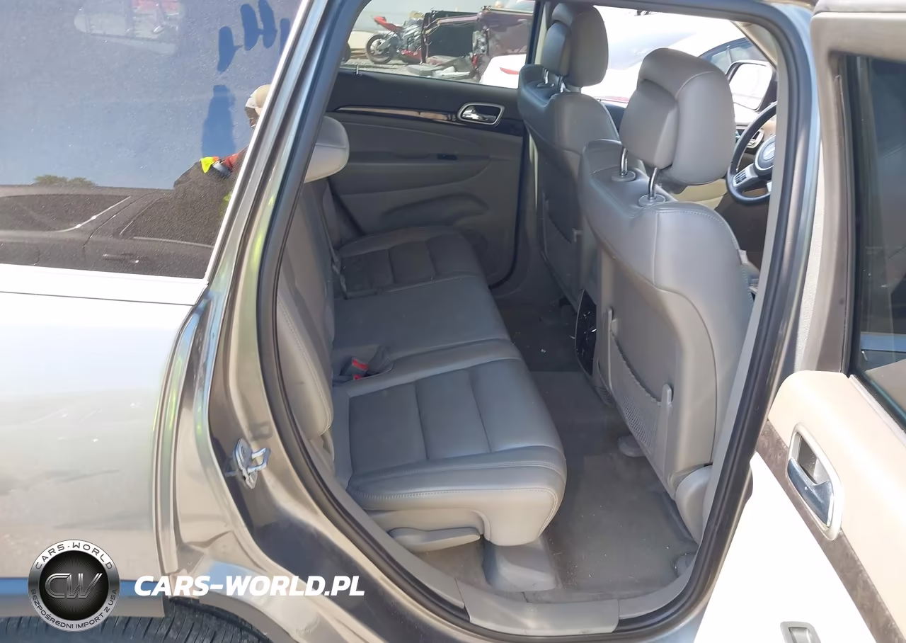2011 Jeep Grand Cherokee Laredo VIN:1J4RR4GG5BC737276 - 8
