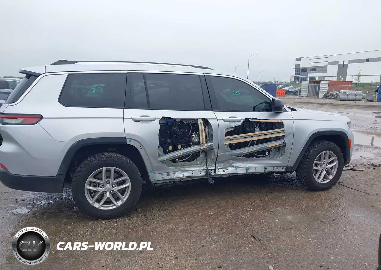 2023 Jeep Grand Cherokee L Laredo 4X4 VIN:1C4RJKAG5P8845563 - 13
