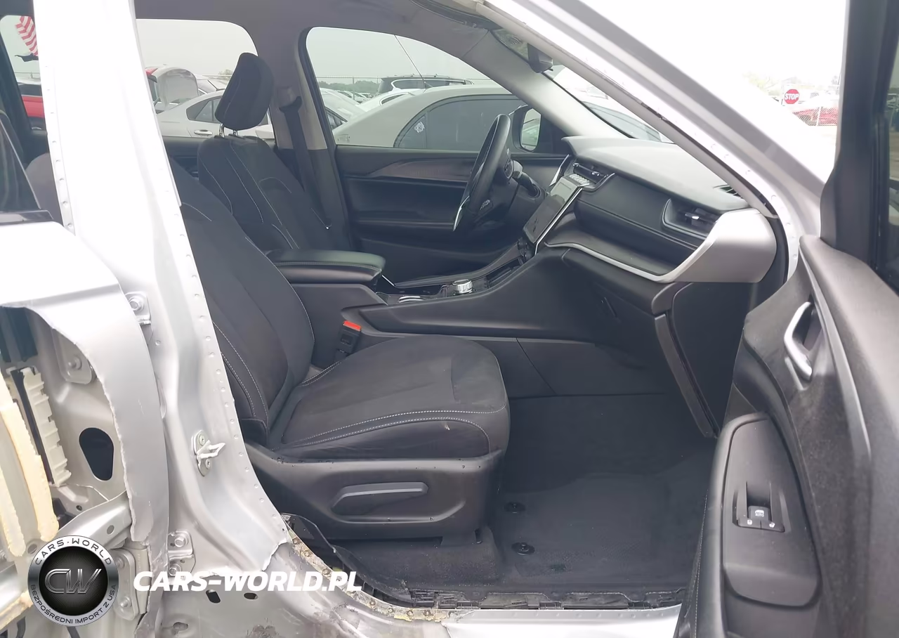 2023 Jeep Grand Cherokee L Laredo 4X4 VIN:1C4RJKAG5P8845563 - 5