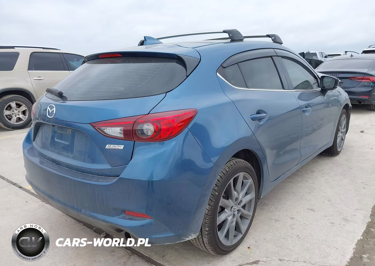 2018 Mazda Mazda3 Touring VIN:3MZBN1L36JM188153 - 4