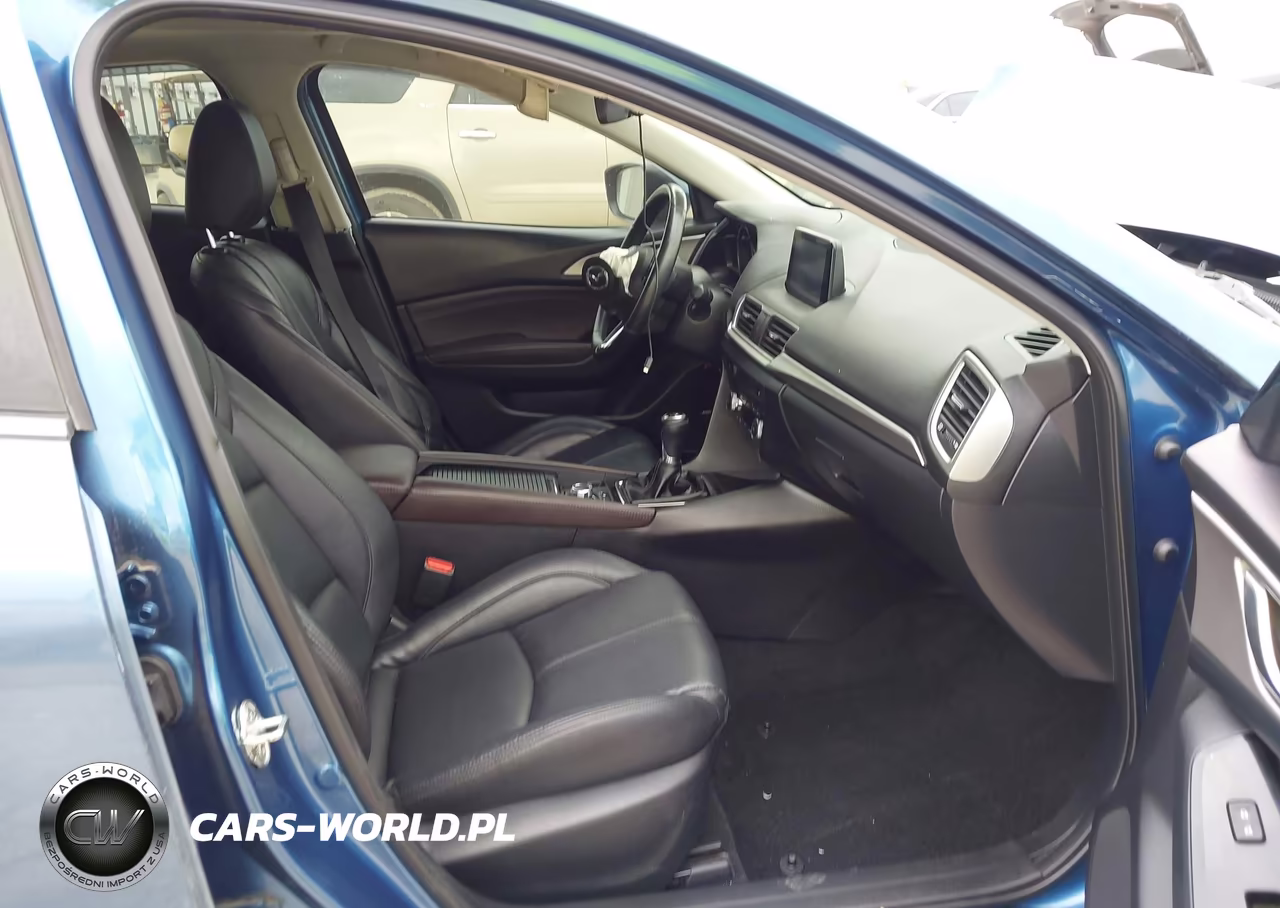 2018 Mazda Mazda3 Touring VIN:3MZBN1L36JM188153 - 5